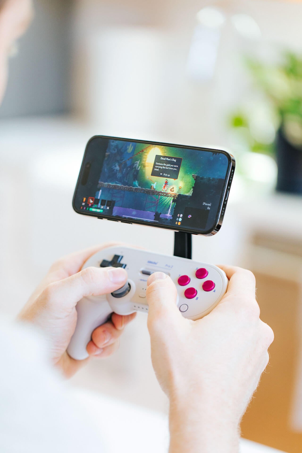 Play games on your phone with your 8bitDo controller using the Mechanism Phone Mount and the Mechanism 8BitDo Controller Grip