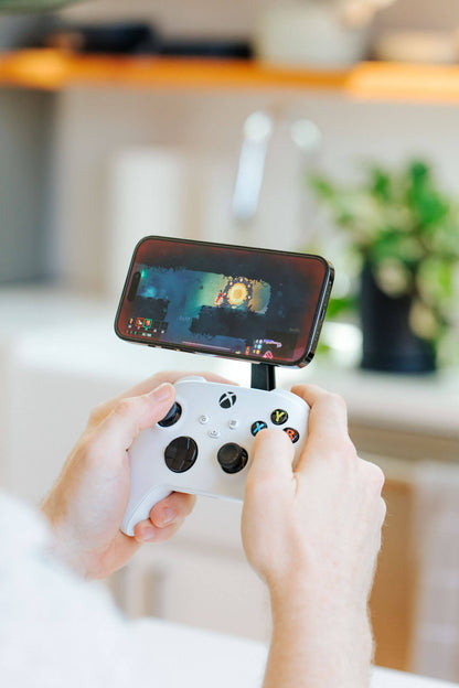 Play your mobile games with your controller using our Magsafe phone mount and controller grips.