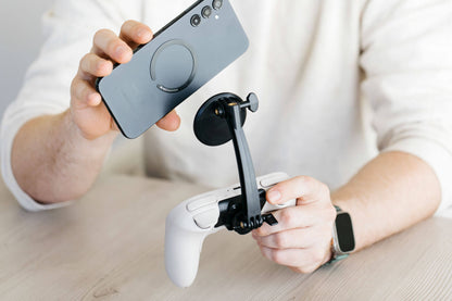 A gamer attaches a phone to their 8BitDo controller using a Mechanism controller mount and phone mount. 