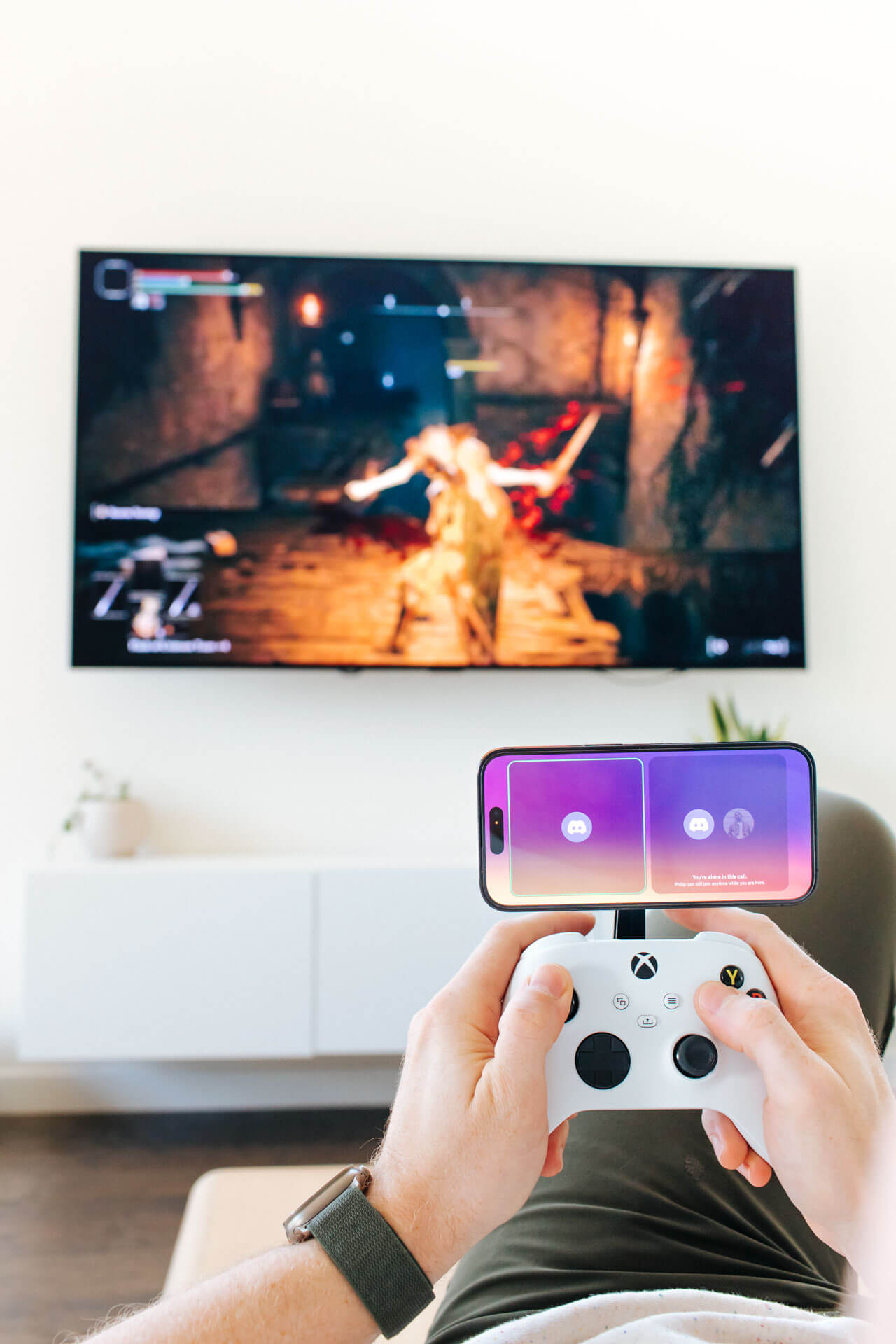 Play your game while you Discord with friends. Connect any phone to your favorite controller using the Mechanism Phone Mount and Controller Grips