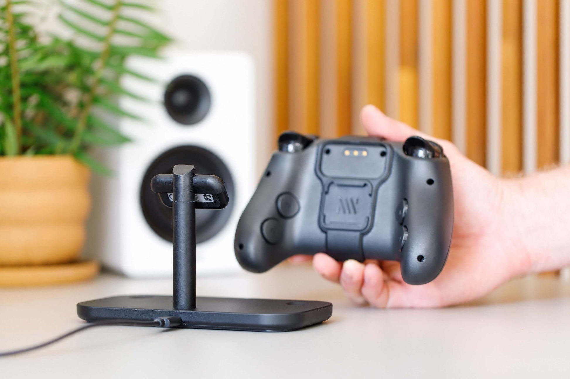 Steam Controller 2 dock and charging stand