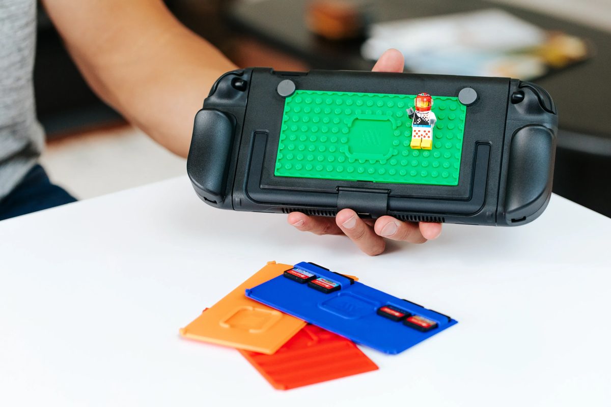 Green Lego-style backplate on the black Basecase